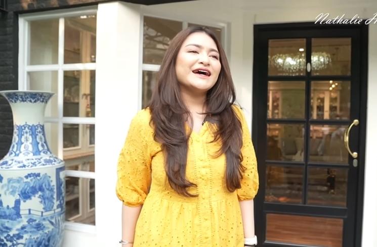 Rumah Mewah Desiree Tarigan Ibunda Bams Eks Samsons (YouTube/NATHALIE HOLSCHER)