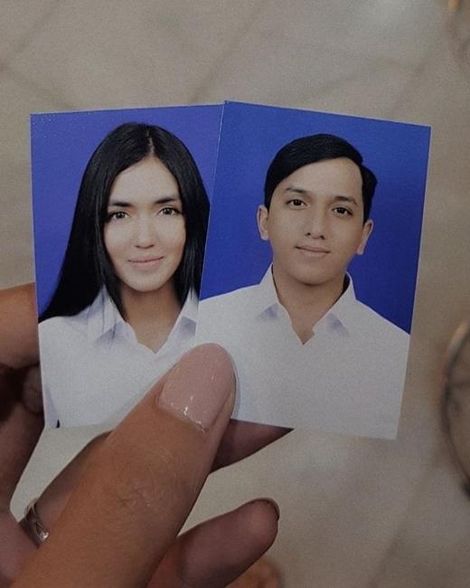 Potret Pas Foto Buku Nikah Artis. (Instagram/kykuu)