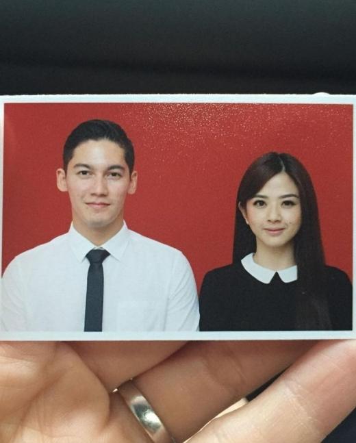 Potret Pas Foto Buku Nikah Artis. (Instagram/frandaaa87)