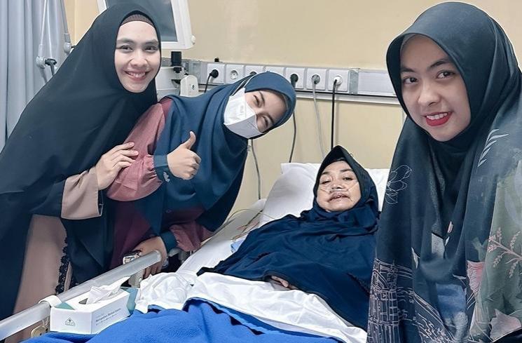 Potret Kebersamaan Oki Setiana Dewi dan Ria Ricis Bareng Ibunda (instagram/okisetianadewi)
