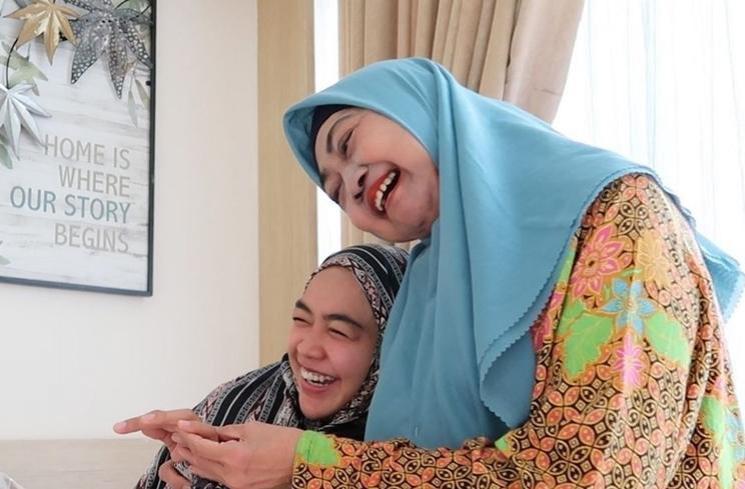 Potret Kebersamaan Oki Setiana Dewi dan Ria Ricis Bareng Ibunda (instagram/riaricis1795)