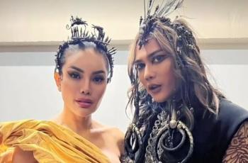 Nikita Mirzani Mendadak Nyeker saat Jadi Model Fashion Show, Langsung Banjir Cibiran: Nggak Ada Anggun-Anggunnya