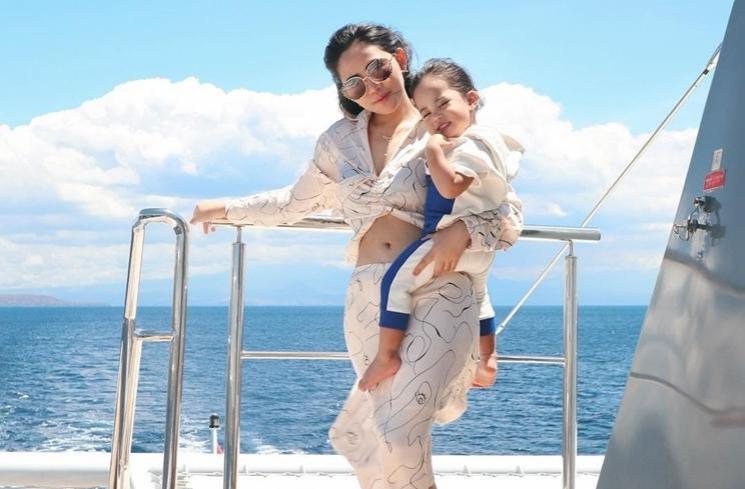 Seleb liburan mewah naik kapal pesiar (Instagram/@rachelvennya)