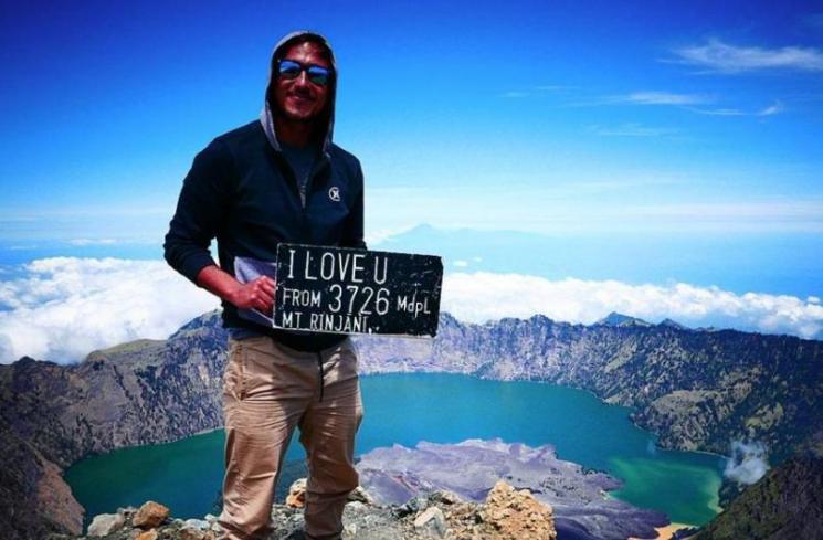 Artis Berhasil Mendaki Gunung Rinjani. (Instagram/hamishdw)