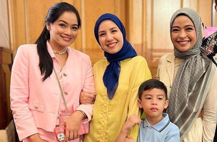 Gaya artis di pesta ultah Moana anak Ria Ricis (Instagram/@tantrisyalindri)