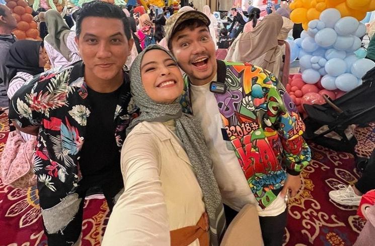 Gaya artis di pesta ultah Moana anak Ria Ricis (Instagram/@tantrisyalindri)
