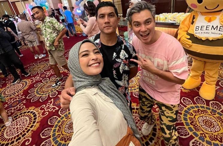 Gaya artis di pesta ultah Moana anak Ria Ricis (Instagram/@tantrisyalindri)