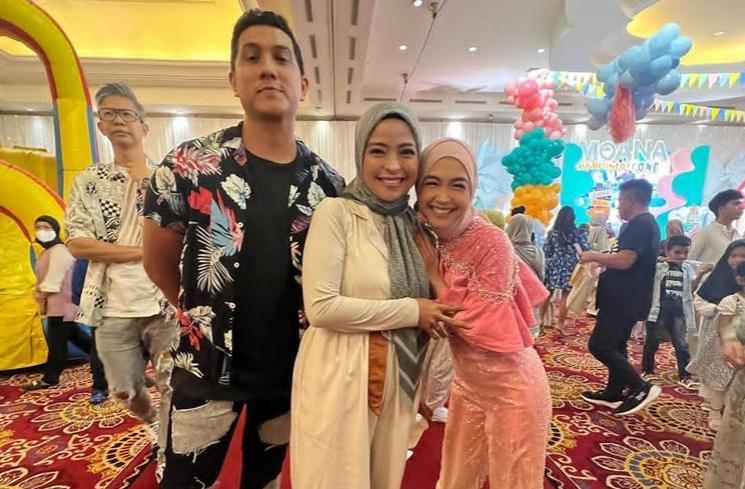 Gaya artis di pesta ultah Moana anak Ria Ricis (Instagram/@tantrisyalindri)