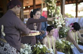 Soimah Gelar Ritual Adat untuk Dua Putranya, Bikin Netizen Bingung: Ini Acara Apa?