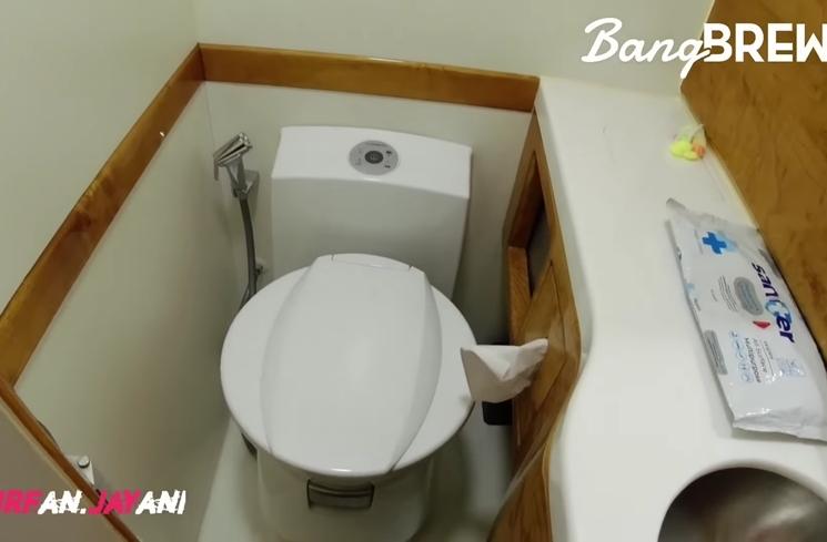 Potret Mobil Baru Dewi Perssik (YouTube Bang Brew TV)