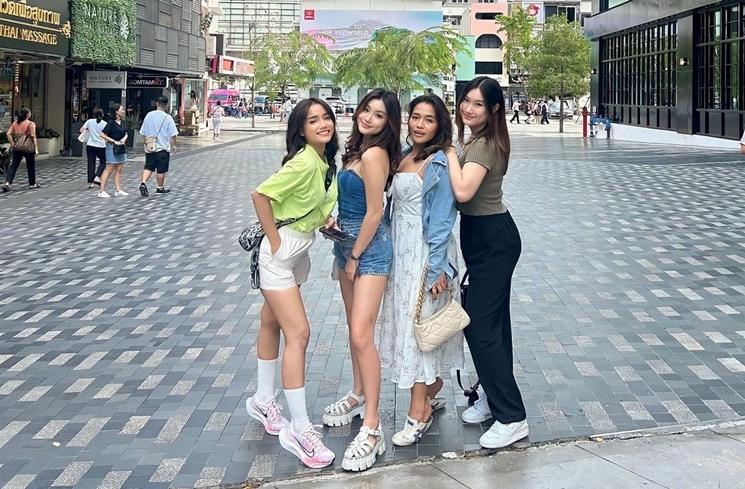 Potret Fuji liburan di Bangkok (Instagram/@fuji_an)