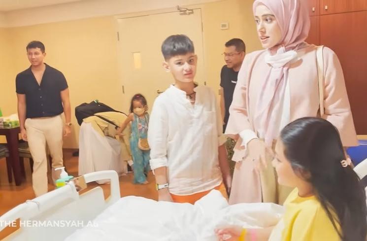 Potret King Faaz Jenguk Arsy Hermansyah (YouTube The Hermansyah A6)
