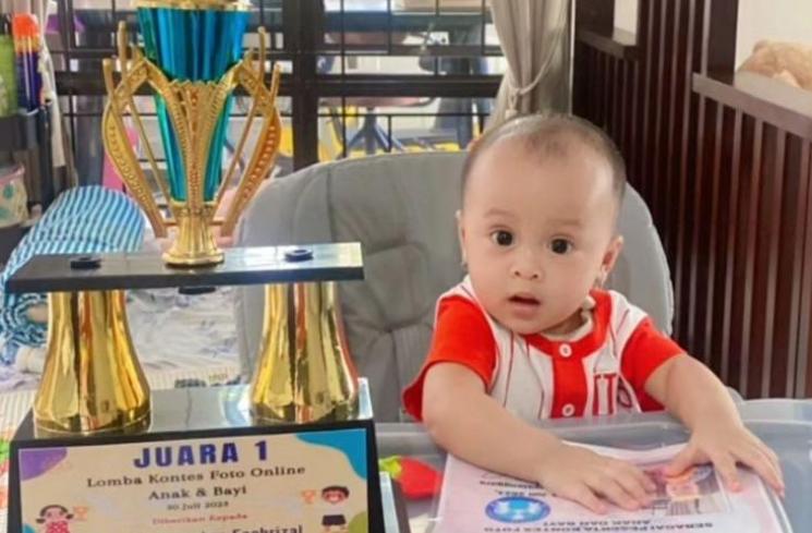 Bangga Cucunya Juara 1 Kontes Foto, Ibu Ayu Ting Ting Kena Cibir: Pialanya Bayar
