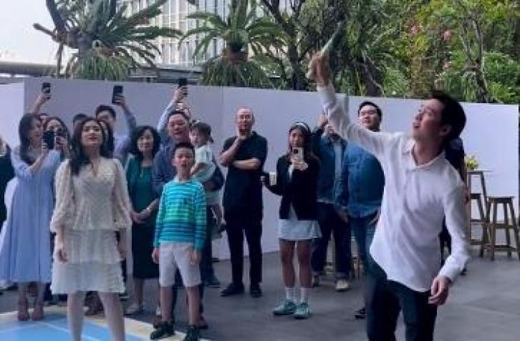 Momen Gender Reveal Anak Kevin Sanjaya dan Valencia Tanoe. (Instagram//liliana_tanoesoedibjo)