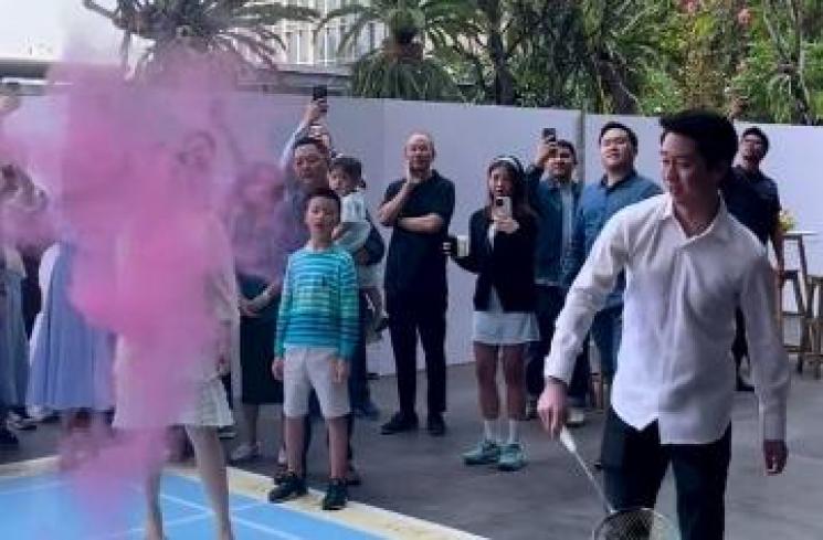 Momen Gender Reveal Anak Kevin Sanjaya dan Valencia Tanoe. (Instagram//liliana_tanoesoedibjo)
