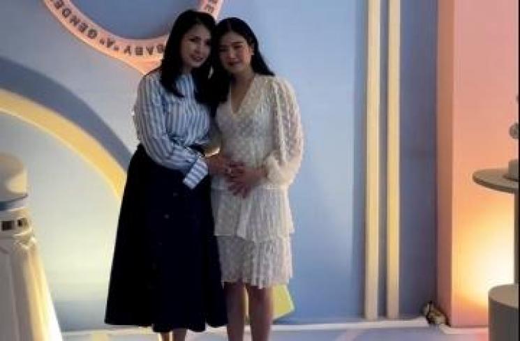 Momen Gender Reveal Anak Kevin Sanjaya dan Valencia Tanoe. (Instagram//liliana_tanoesoedibjo)