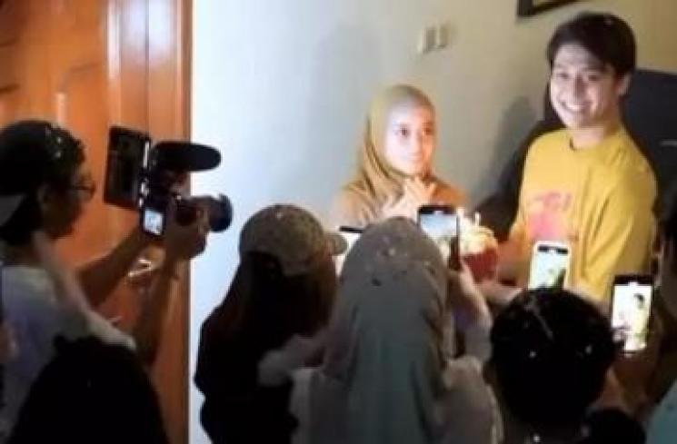 Momen Kejutan Ultah Lesti Kejora. (TikTok/mawarku073) 