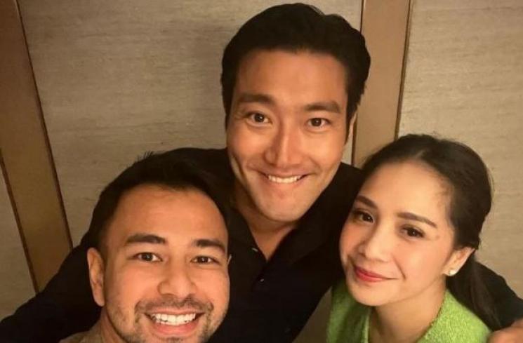 Potret Artis Indonesia Ketemu Siwon. (Instagram/raffinagita1717)
