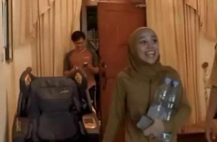 Momen Kejutan Ultah Lesti Kejora. (TikTok/mawarku073) 