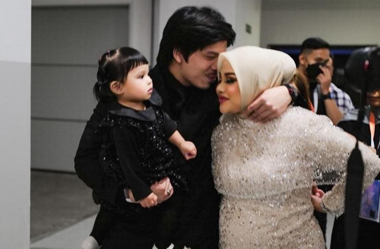 Potret Keluarga The Hermansyah di Konser KD (Instagram/@attahalilintar)