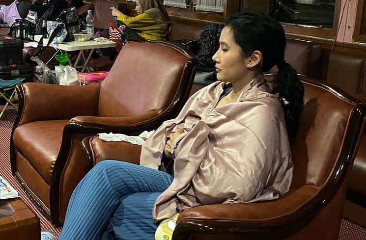 Momen Ardina Rasti Menyusui Anaknya (Instagram/@ardinarasti6)