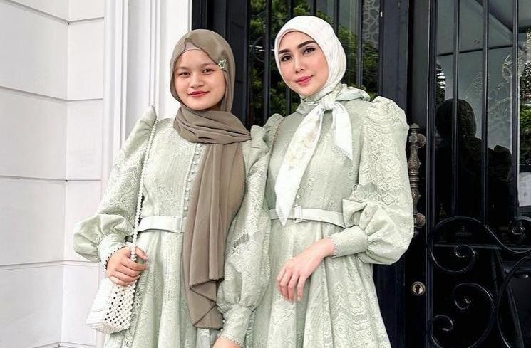 Anak Artis Putuskan Berhijab (Instagram/fenitarie)