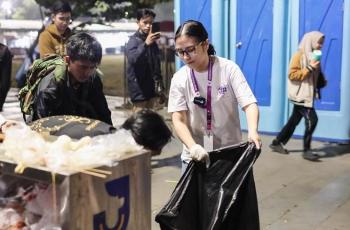 10 Potret Prilly Latuconsina Mungutin Sampah di JFC 2023 bareng Generasi Peduli Bumi