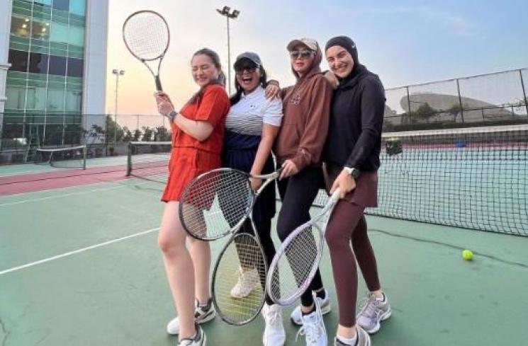 Potret Nathalie Holscher Main Tenis. (Instagram/_irishbella_)