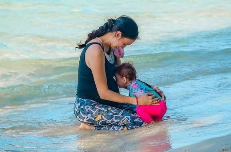 Potret Nadine Chandrawinata Babymoon di Belitung. (Instagram/nadinelist)