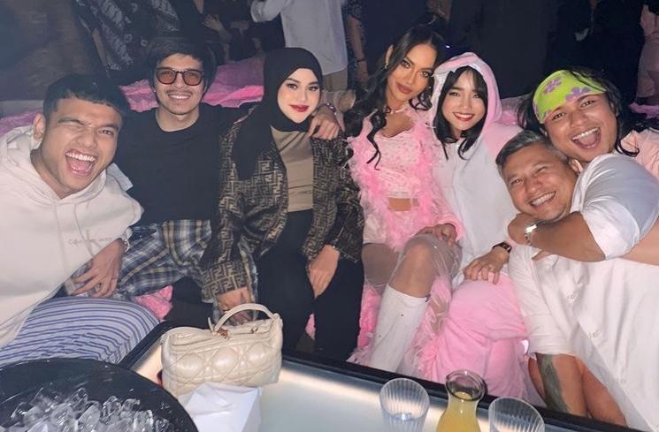  Gaya Artis di Pesta Ulang Tahun Erika Carlina (instagram/@fuji_an)