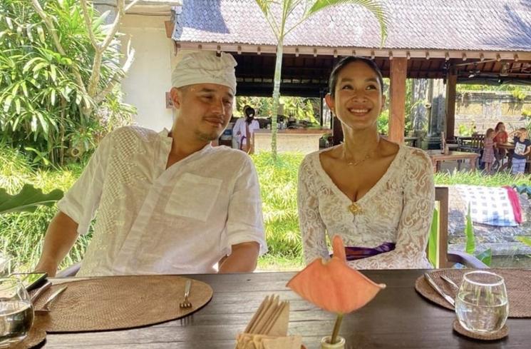 Artis Rayakan Hari Raya Kuningan (instagram/@happysalma)