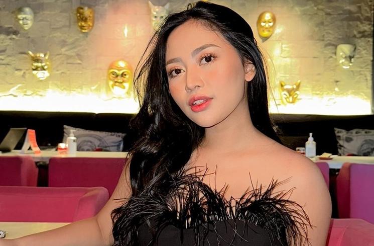 Artis Kasih Hadiah Mobil untuk Orangtua (instagram/@rachelvennya)