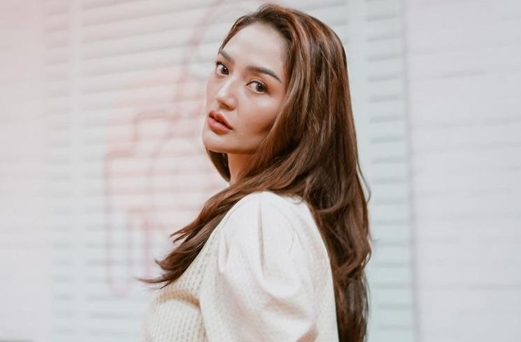 Artis Kasih Hadiah Mobil untuk Orangtua (instagram/@sitibadriahh)