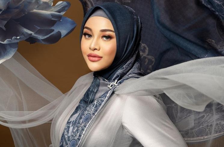 Artis Kasih Hadiah Mobil untuk Orangtua (instagram/@aurelie.hermansyah)