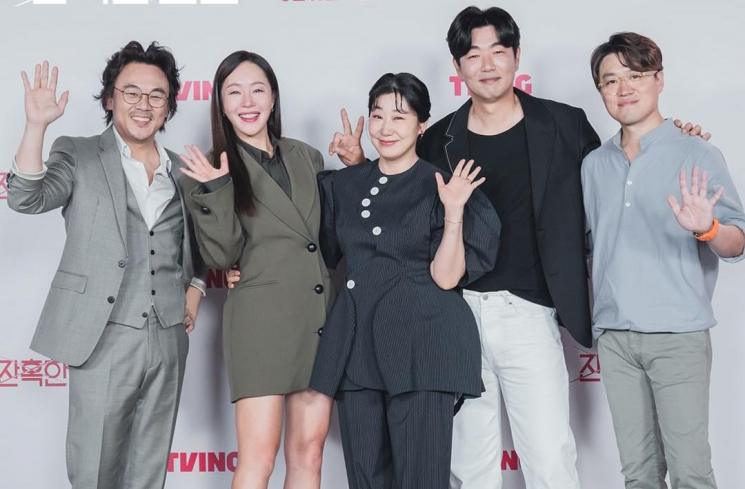 Pesona Uhm Ji Won di Cold Blooded Intern (Instagram/@tving.official)