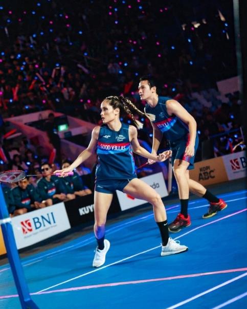 Artis Tanding Badminton di Media Clash 3.0. (Instagram/claurakiehl)