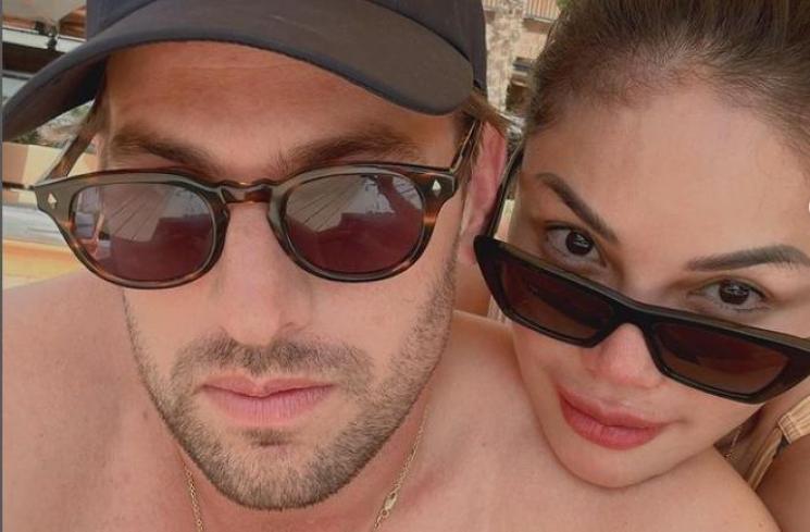 Nikita Mirzani dan teman lelakinya (instagram)