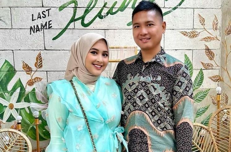 Artis yang jadi istri pilot (Instagram/delmiraprabu)