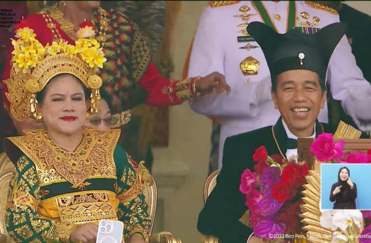 Reaksi tokoh negara saat Putri Ariani nyanyikan lagu Rungkad. (YouTube/ Sekretariat Presiden)