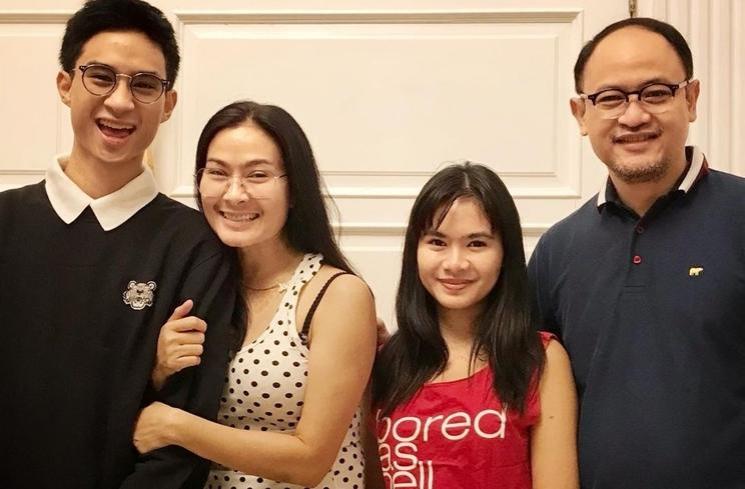 Artis yang jadi istri pilot (Instagram/satriodewandoro)