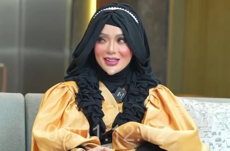 Potret Wajah Asli Yuni Jasmine 'Barbie' Si Dagu Lancip (YouTube dr. Richard Lee, MARS)