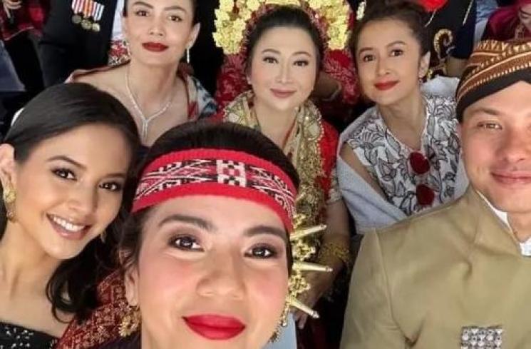 Potret Artis Hadiri HUT Kemerdekaan RI ke-78 di Istana. (Instagram/aurelie)