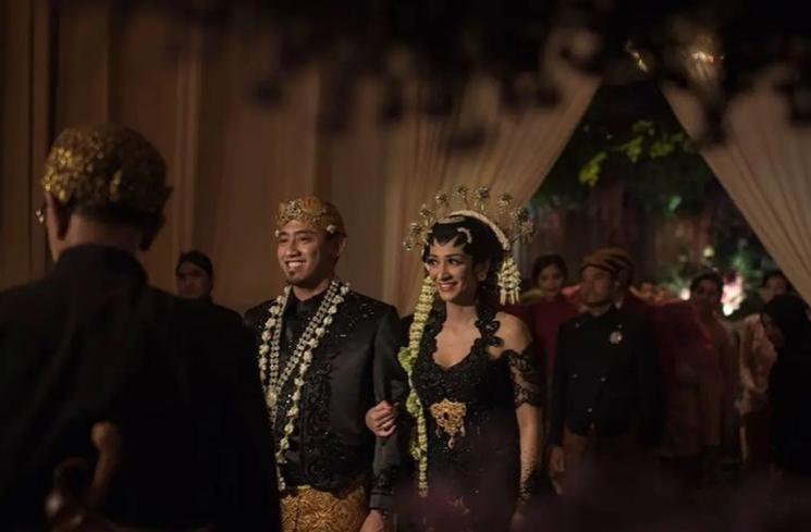 Gaya Artis saat Ngunduh Mantu (instagram/@fannyghassani)
