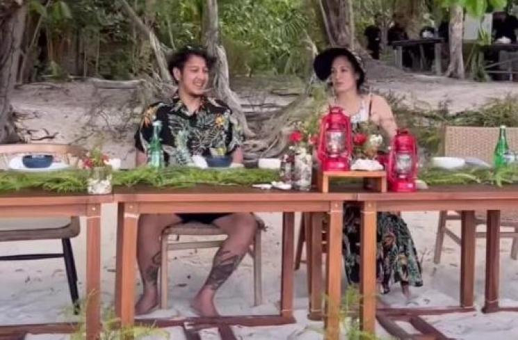 Artis dan Pesohor Indonesia yang Menikah di Luar Negeri. (Instagram/nadinelist)