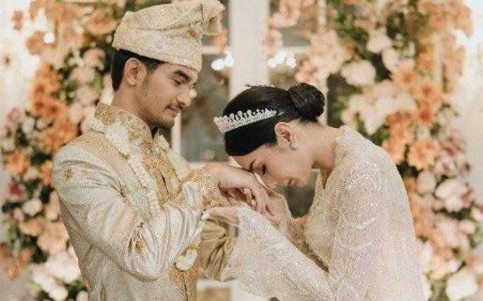 Potret Pernikahan Kedua Artis. (Instagram/morden.co)