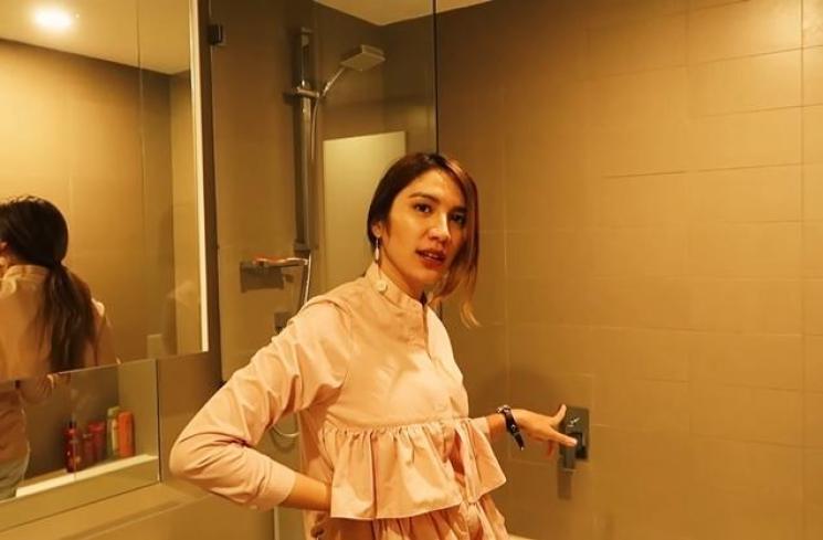 Adu Mewah Apartemen Artis di Luar Negeri (YouTube/Acha Sinaga)