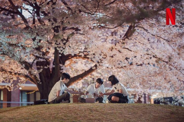 Pesona Jeon Yeo Bin di A Time Called You (Instagram/@netflixkcontent)