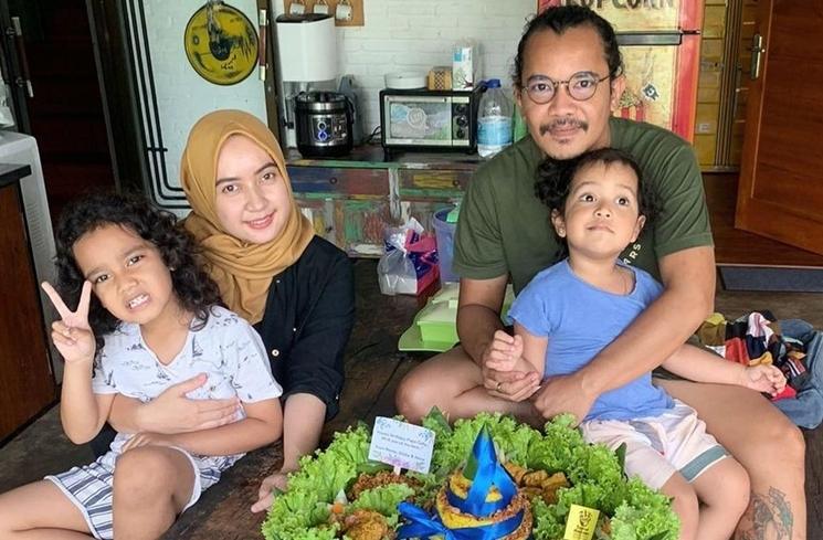 Artis Tinggal di Yogyakarta (instagram/@cellanadalam)