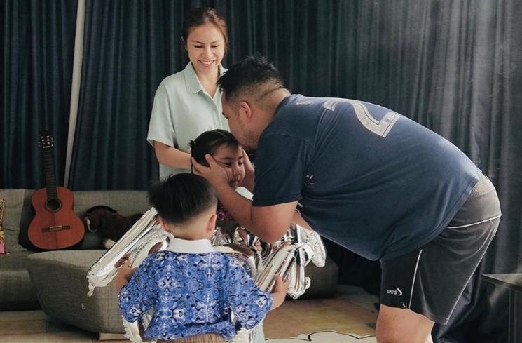 Potret Ulang Tahun Nicola Reza Suami Momo Geisha di Malang  (Instagram/@therealmomogeisha)