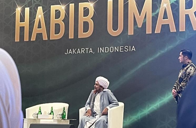 Artis Hadiri Ceramah Habib Umar (Instagram/@tissabiani)